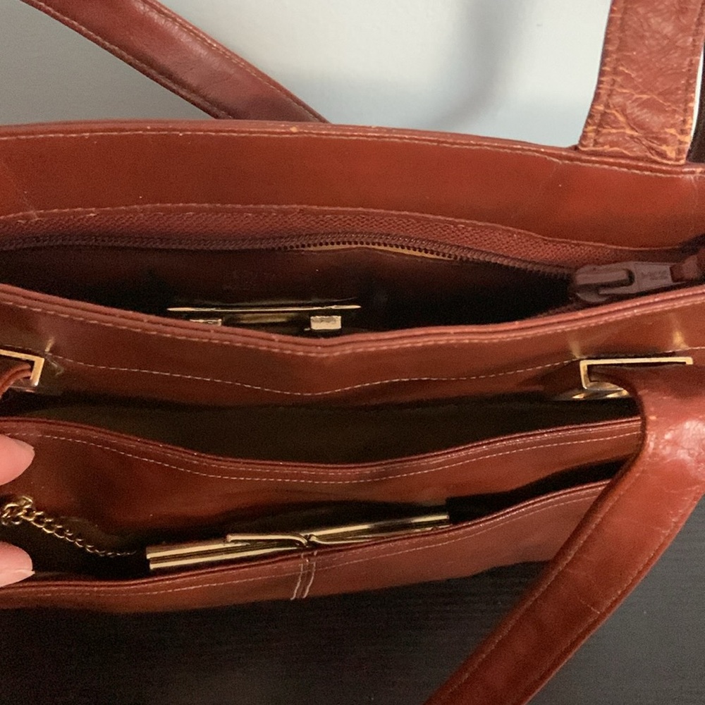 Vintage Lou Taylor Shoulder Bag With Attached Mirror and Coin Purse - Picture 11 of 16